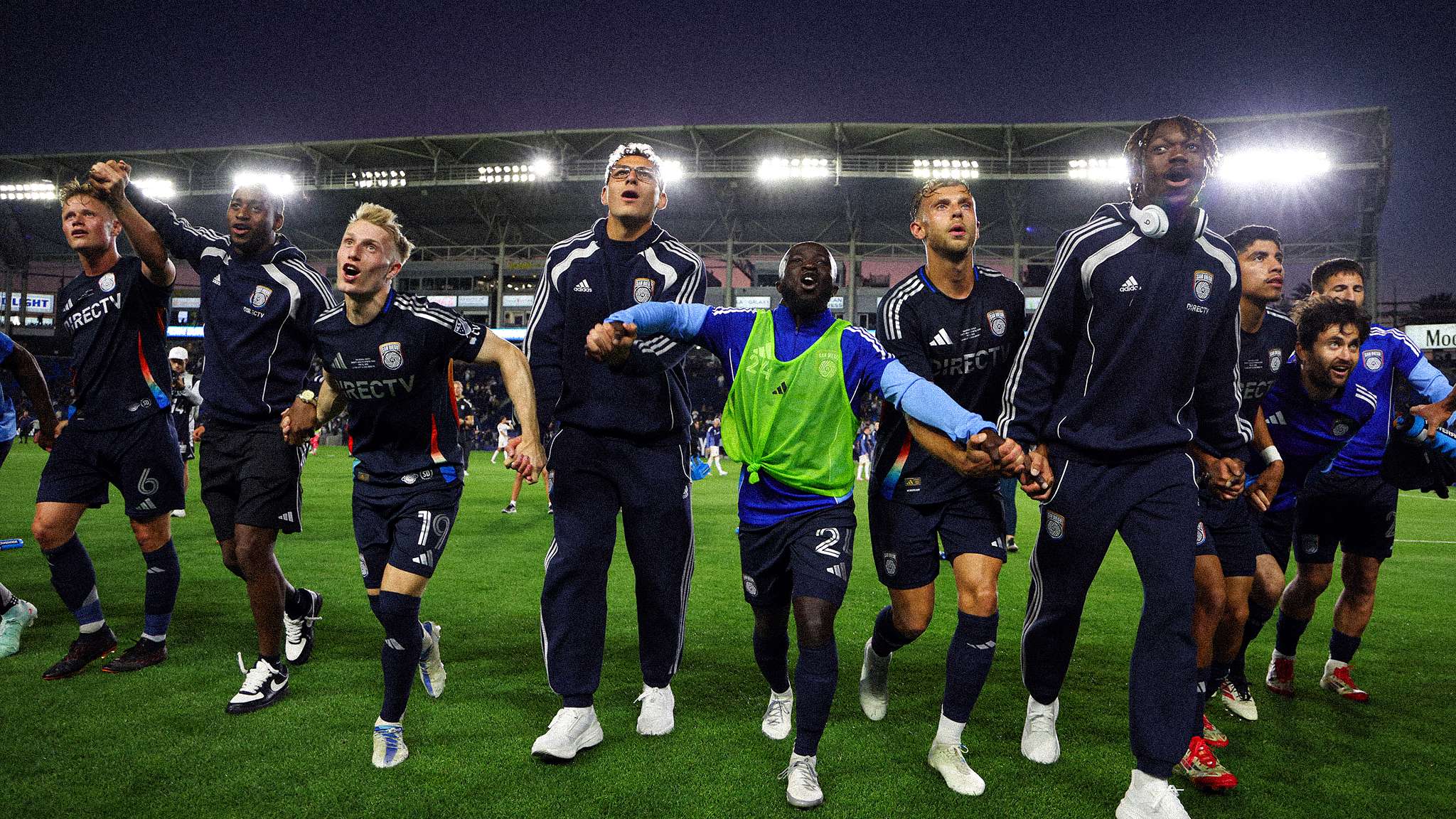 两支豪门球 两支豪门球